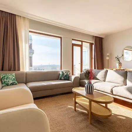 Bosphorus View With 3 Bedrooms 이스탄불