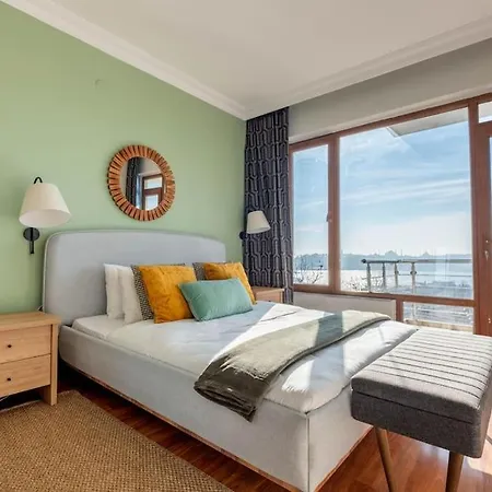 Bosphorus View With 3 Bedrooms 이스탄불